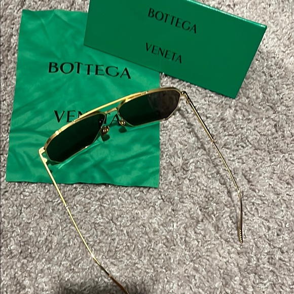 TRADE FOR DR GOLDIE!!! DO NOT PURCHASE! Bottega Veneta Gold Sunglasses - Picture 7 of 9